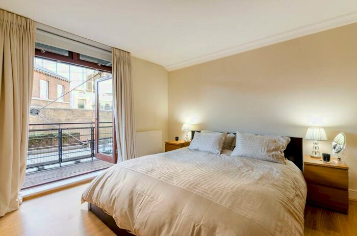 2 Bedroom Flat To Rent In Star Place, St Katharine Docks, London, E1W