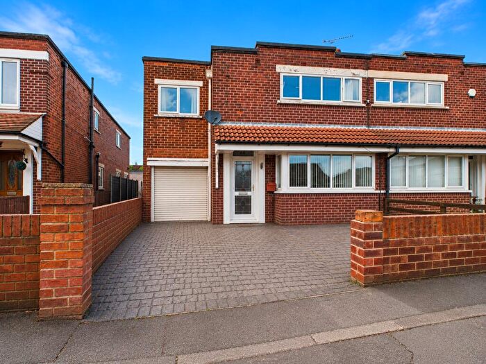3 Bedroom Semi-Detached House For Sale In Norman Crescent, Scawsby, Doncaster, DN5