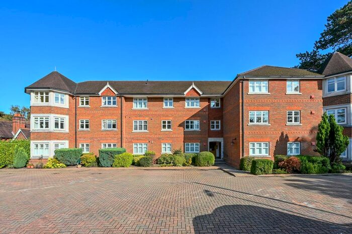2 Bedroom Flat To Rent In St Johns Hill Road, St Johns, Woking, GU21
