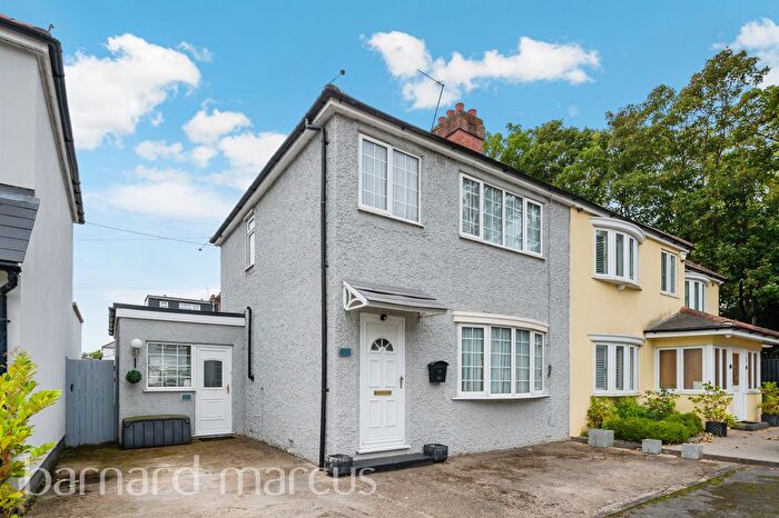 3 Bedroom Semi-detached House For Sale In Staveley Gardens, London, W4