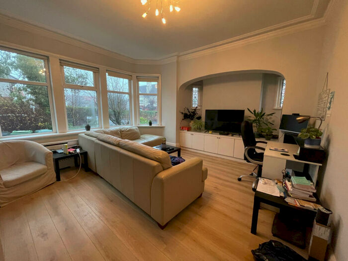 2 Bedroom Apartment To Rent In Ashleigh Road, Leeds, West Yorkshire, LS16