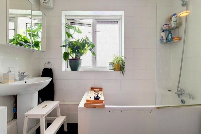 5 Bedroom Flat To Rent In Swanton Gardens, Southfields, London, SW19