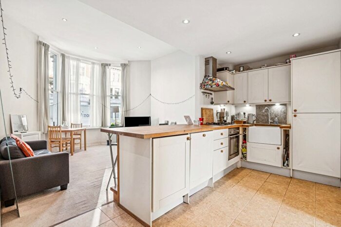 2 Bedroom Flat For Sale In Sinclair Road, London, W14