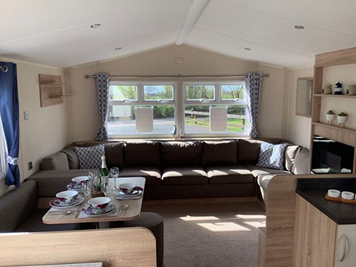 2 Bedroom Mobile/park Home For Sale In Dymchurch Road, New Romney, TN28