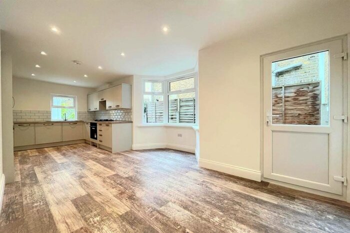 4 Bedroom Detached House To Rent In Edric Road, London, SE14