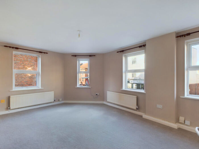 3 Bedroom Flat For Sale In High Street, Old Portsmouth, PO1
