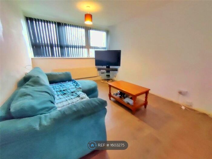 2 Bedroom Flat To Rent In Heywood House, Oldham, OL8