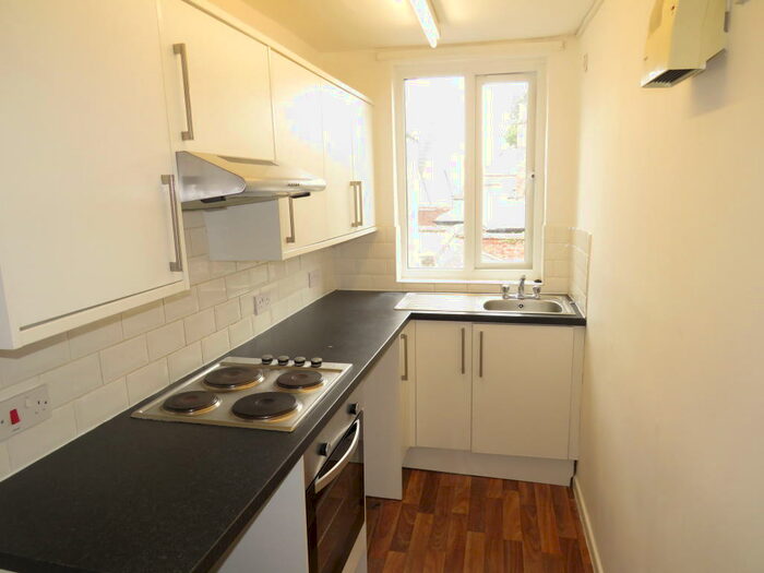 2 Bedroom Flat To Rent In Market Place, Chippenham, SN15