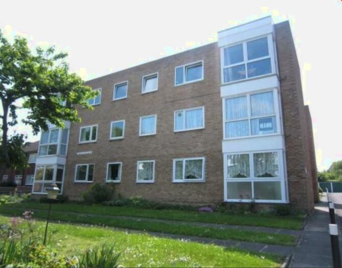 2 Bedroom Flat To Rent In Highview Road, Sidcup, Kent, DA14