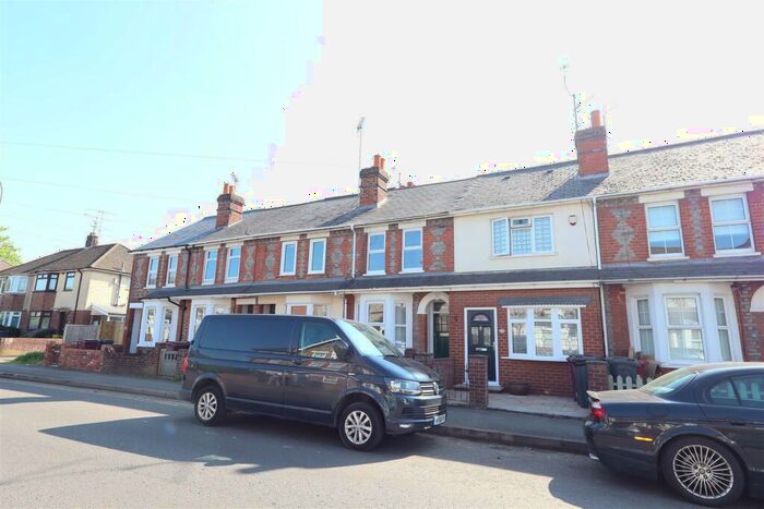 2 Bedroom Terraced House To Rent In Briants Avenue, RG4