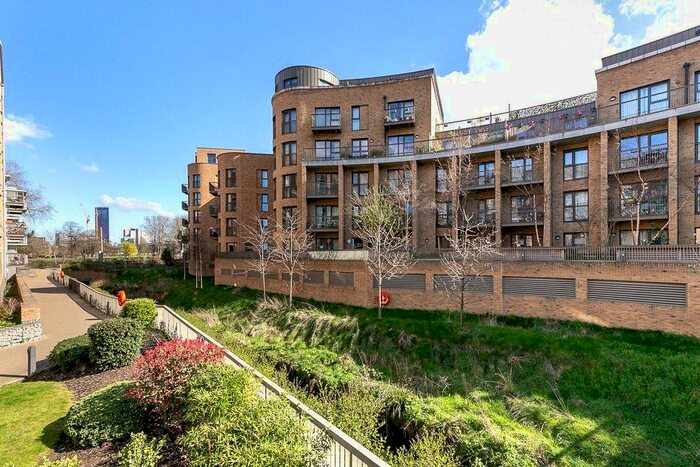 1 Bedroom Flat To Rent In Connersville Way, Croydon, Surrey, CR0