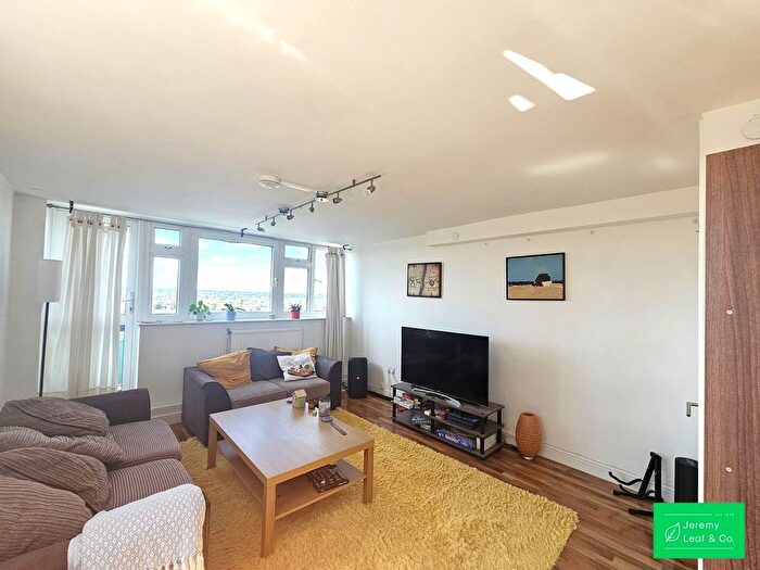 2 Bedroom Flat To Rent In Prospect Ring, East Finchley, N2