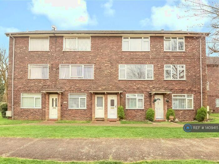 2 Bedroom Maisonette To Rent In Long Drive, Ruislip, HA4