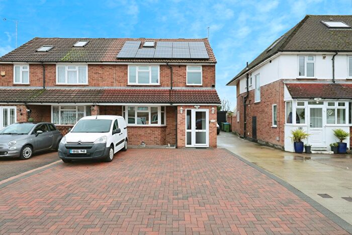 4 Bedroom Semi Detached House For Sale In Jordan Close, Watford, WD25