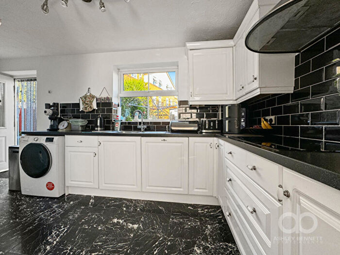 3 Bedroom End Of Terrace House For Sale In Newburgh Road, Grays, RM17