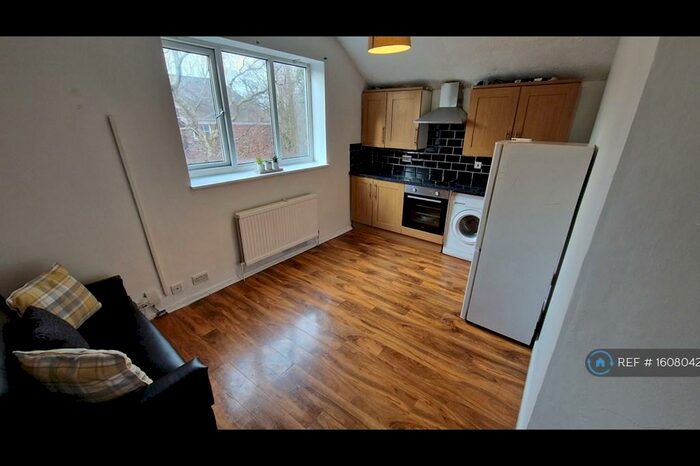 2 Bedroom Flat To Rent In Polygon Road, Manchester, M8