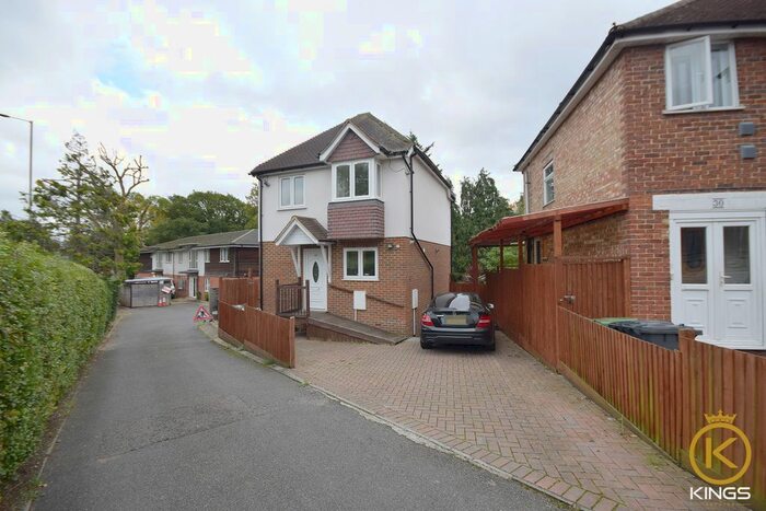 5 Bedroom Detached House To Rent In Ash Grove, Guildford, GU2