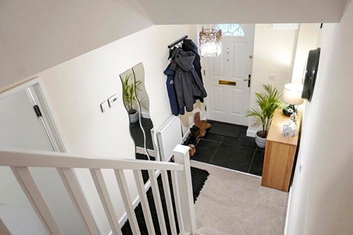 3 Bedroom End Of Terrace House For Sale In Barnsbridge Grove, Barnsley, S70