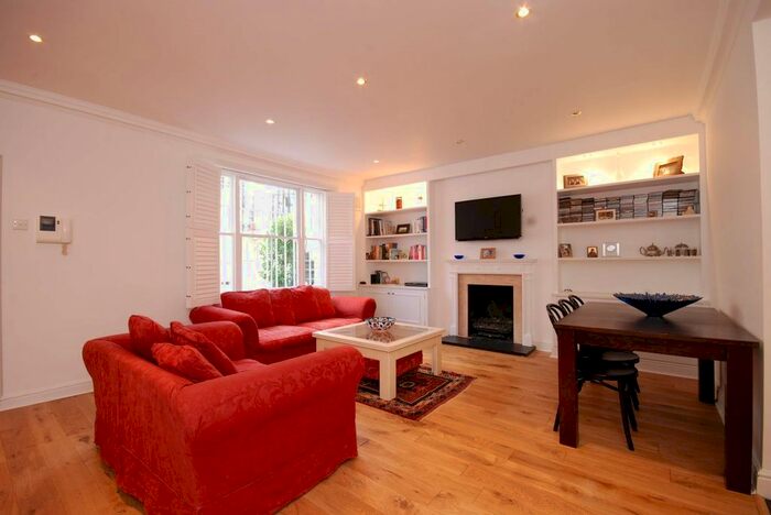2 Bedroom Flat To Rent In Eardley Crescent, Earls Court, London, SW5