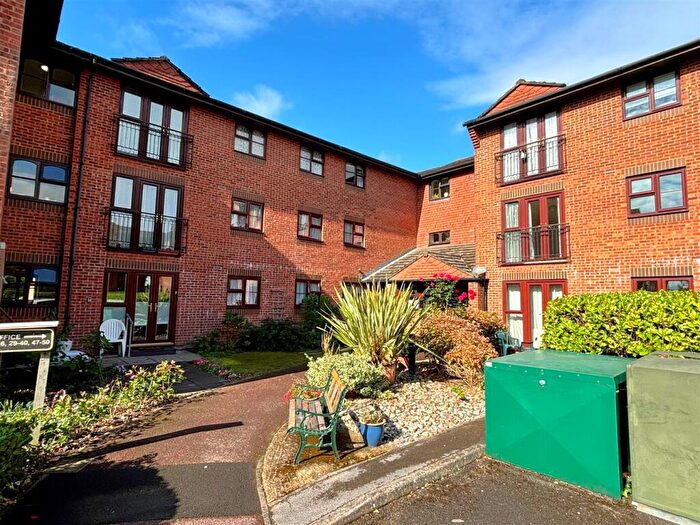 1 Bedroom Retirement Property For Sale In St. Georges Court, Addlestone, KT15
