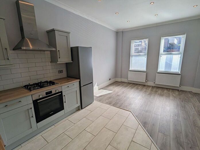 2 Bedroom Flat To Rent In Albany Road, Brentford, TW8