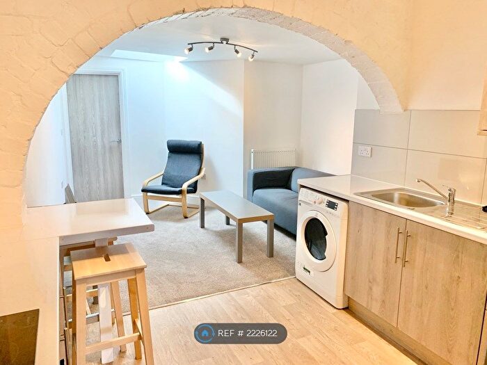 2 Bedroom Flat To Rent In Victoria Street, Exeter, EX4