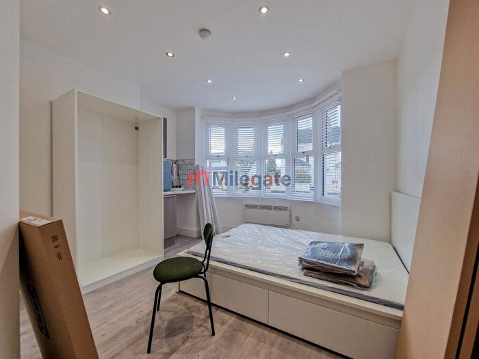 Studio To Rent In Cumberland Avenue, Southend-On-Sea, SS2