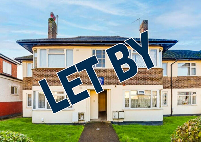 2 Bedroom Flat To Rent In Kenton Lane, Kenton, HA3