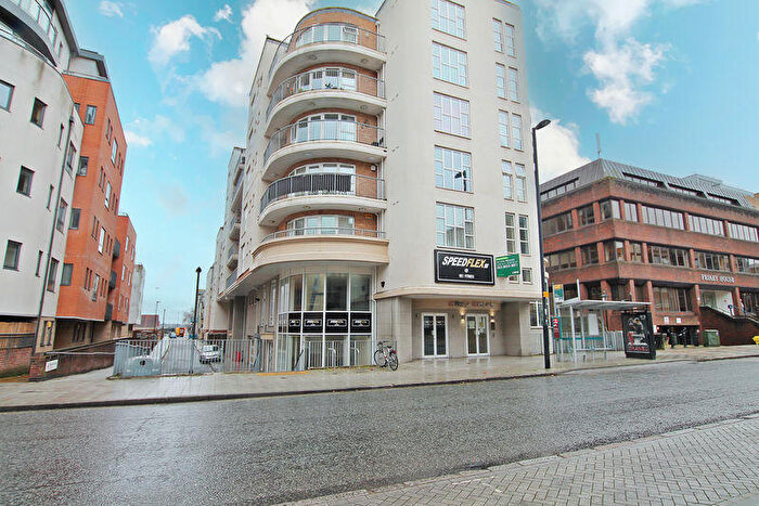 2 Bedroom Flat To Rent In Lower Canal Walk, Southampton, SO14