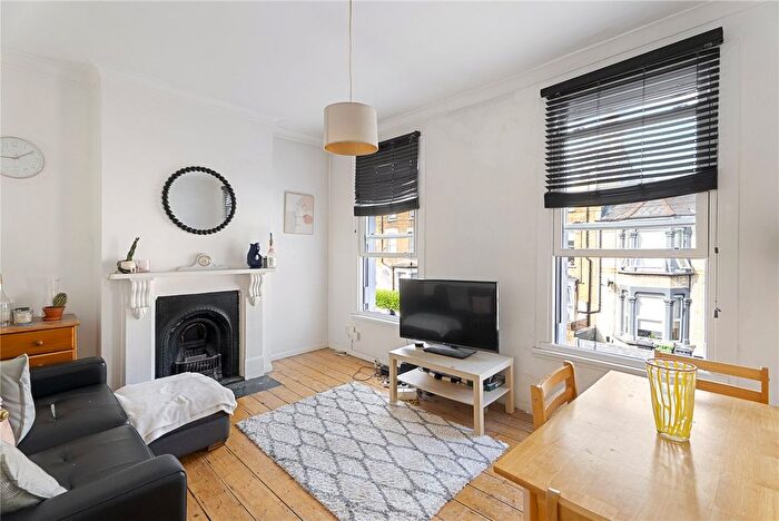 2 Bedroom Flat To Rent In Tintern Street, SW4