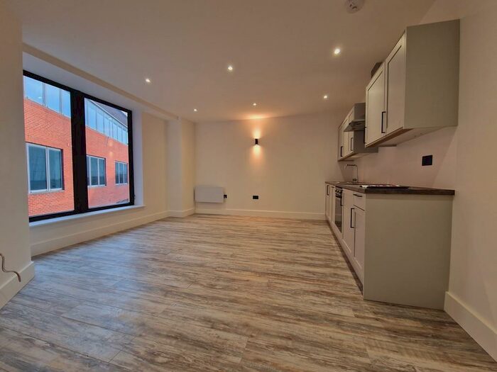 1 Bedroom Apartment To Rent In Kingsbridge Point, SN1