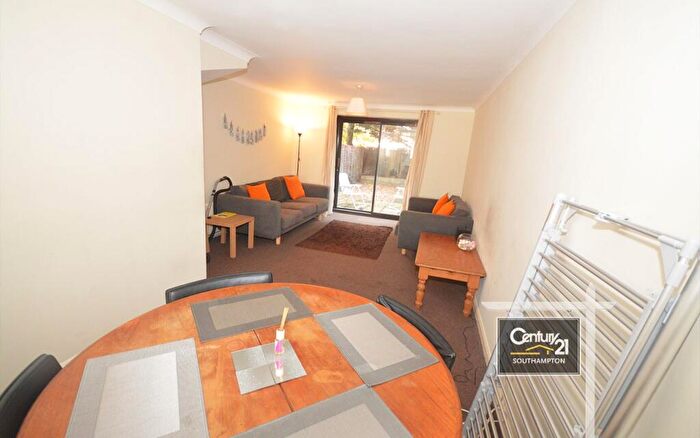 4 Bedroom Town House To Rent In |Ref: |, Berkeley Close, Southampton, SO15