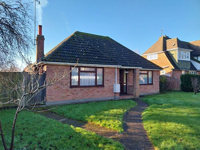 2 Bedroom Bungalow To Rent In Crouch House Road, Edenbridge, TN8