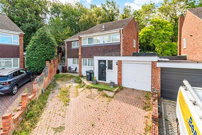 5 Bedroom Link Detached House For Sale In Drudgeon Way, Bean, Dartford, Kent, DA2