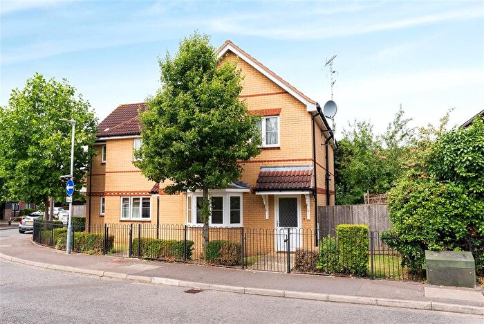 1 Bedroom Maisonette For Sale In Horseshoe Drive, Uxbridge, UB8