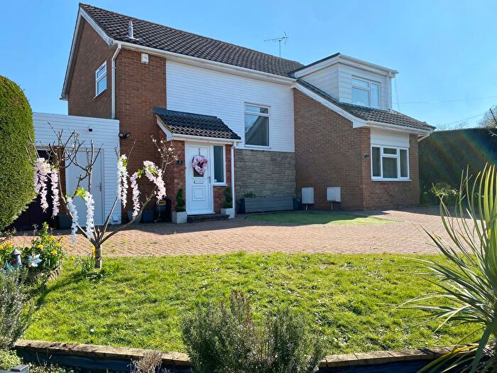 4 Bedroom Detached House For Sale In Veronica Drive, Crookham Village, Fleet, Hampshire, GU51