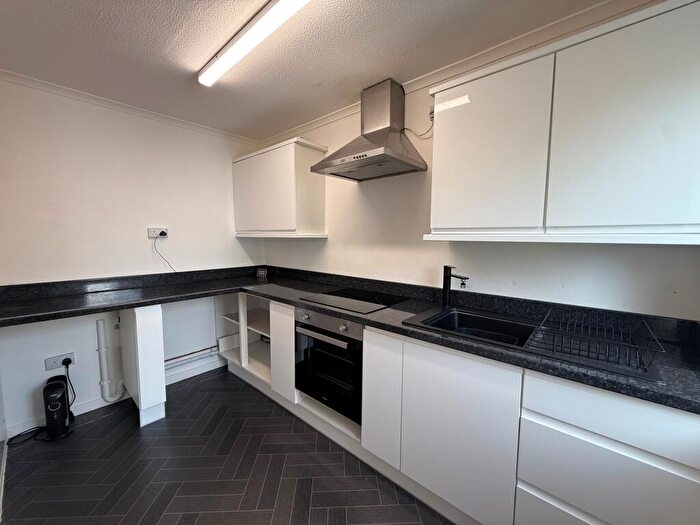 2 Bedroom Flat To Rent In Romsey, SO51