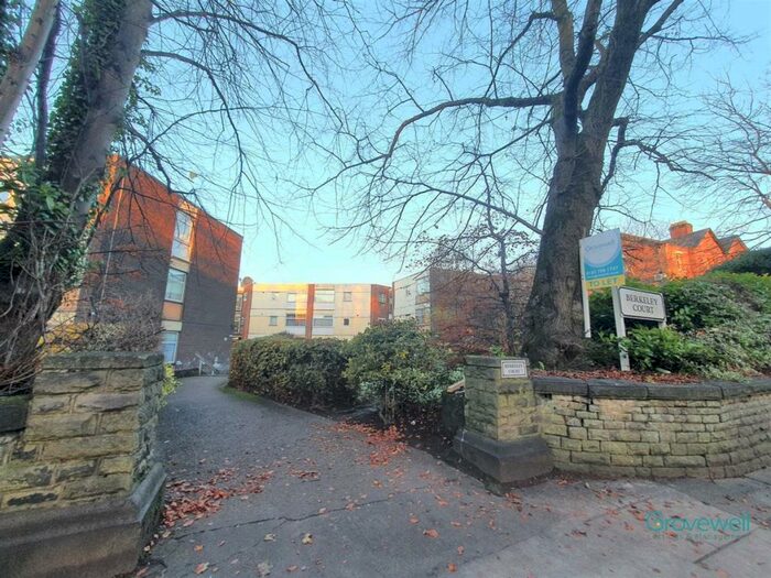 2 Bedroom Flat To Rent In Flat, Berkeley Court, Bury Old Road, Salford, M7