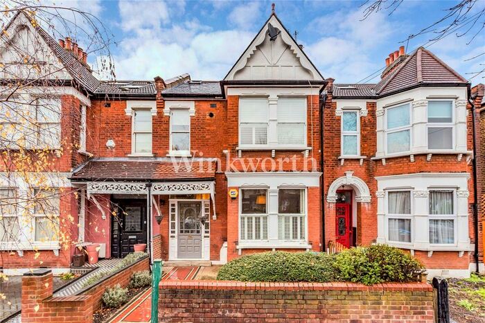 1 Bedroom Flat To Rent In Meadowcroft Road, Palmers Green, N13