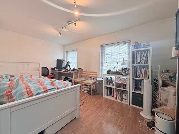 Studio To Rent In The Burroughs, London, NW4