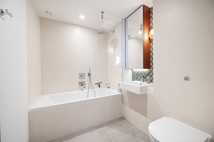 1 Bedroom Flat To Rent In City Road, Old Street, London, EC1V
