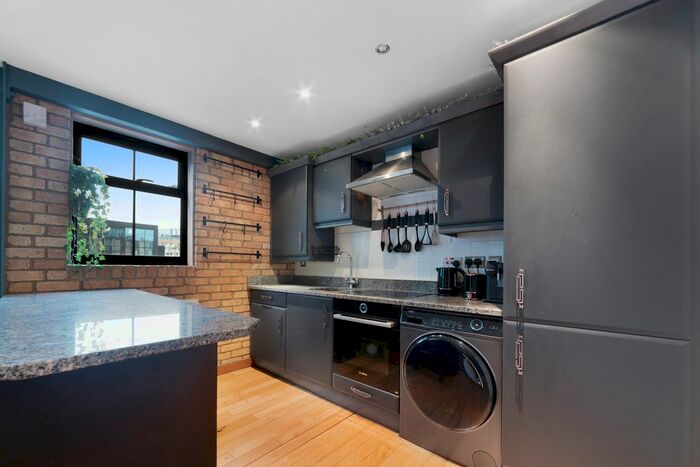 2 Bedroom Flat To Rent In Winchester House, SE1