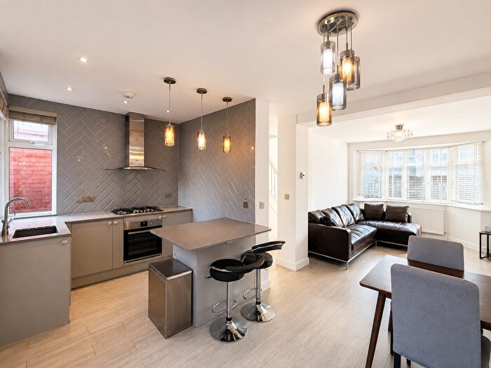 3 Bedroom Flat To Rent In Meadow Way, Wembley, HA9