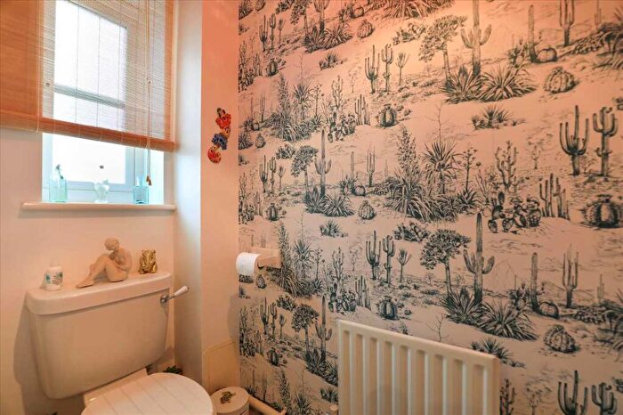 3 Bedroom Semi-Detached House For Sale In York Close, Burton Latimer, NN15