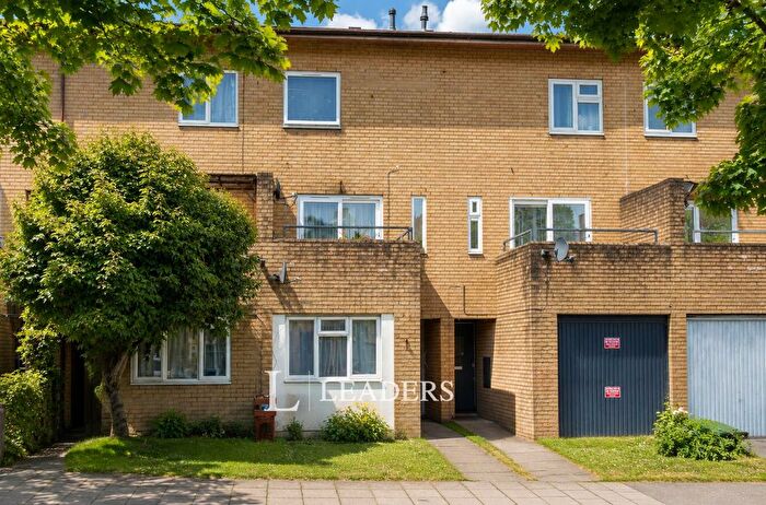5 Bedroom Terraced House For Sale In Helford Place, Fishermead, Milton Keynes, MK6