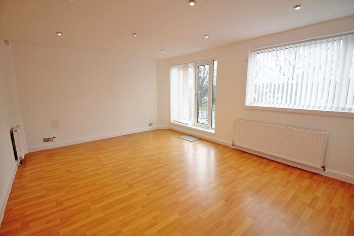3 Bedroom Maisonette To Rent In Manchester Road, Bury, BL9