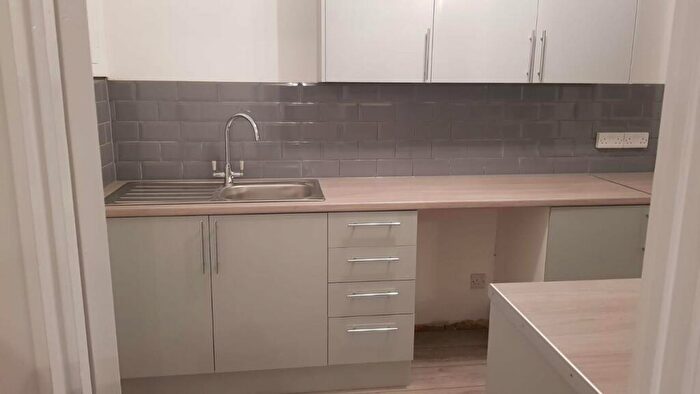 2 Bedroom Flat To Rent In Porchester Mead, Beckenham, BR3