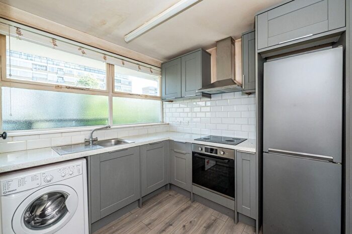 2 Bedroom Flat For Sale In Chippendale House, Churchill Gardens, Pimlico, London, SW1V
