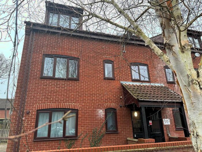 2 Bedroom Flat To Rent In Roseville Close, Norwich, NR1