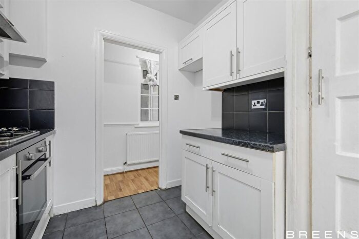 2 Bedroom Flat For Sale In Hertford Road, Enfield, EN3
